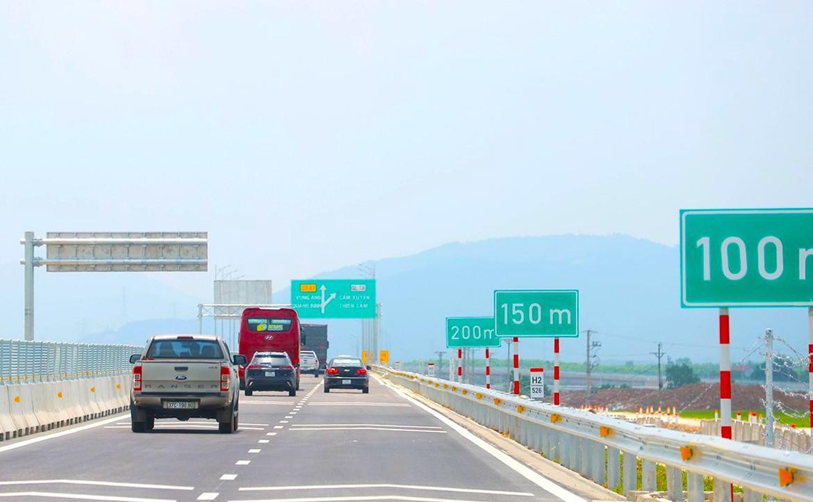 7 tuyến cao tốc phải bổ sung biển báo khoảng cách an toàn trước ngày 31/10- Ảnh 1.
