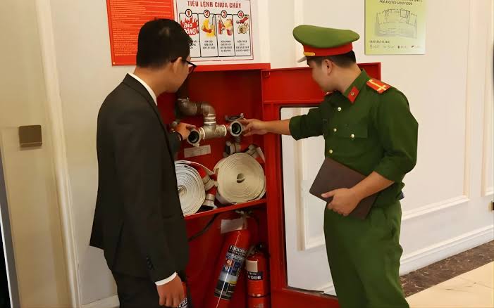 Công trình nào phải có họng nước chữa cháy trong nhà?