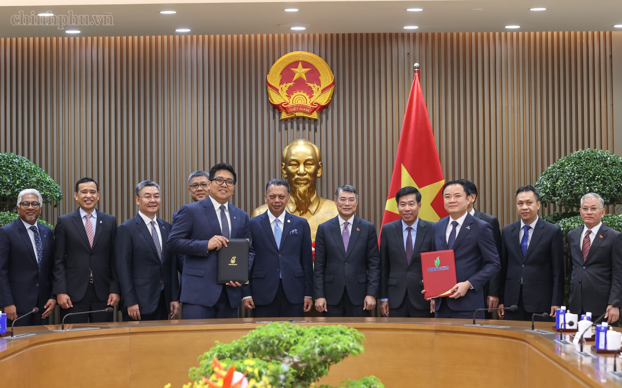 Thủ tướng Lê Minh Hưng tiếp Chủ tịch kiêm Tổng Giám đốc Tập đoàn Dầu khí quốc gia Malaysia