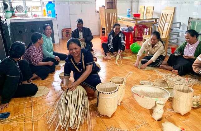 Hỗ trợ người dân tộc thiểu số hồi hương gắn với ổn định sinh kế- Ảnh 2.