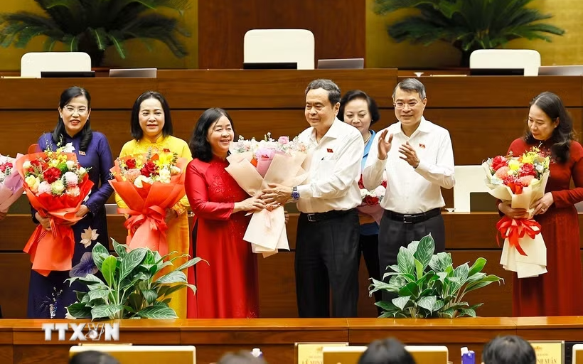 Thủ tướng Lê Minh Hưng, Chủ tịch Quốc hội Trần Thanh Mẫn gặp mặt nữ đại biểu Quốc hội khóa XVI