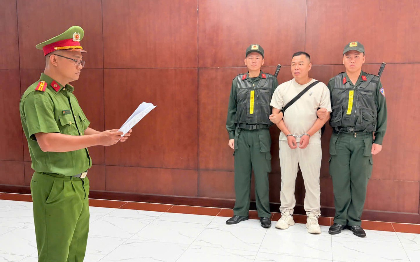 Khởi tố đối tượng sử dụng trái phép nhãn hiệu 'Hằng Du Mục' để kinh doanh táo đỏ