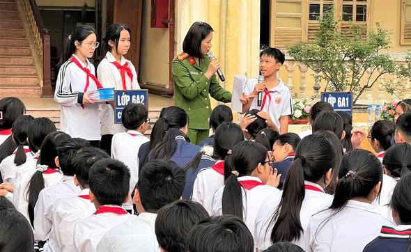 Bạo lực học đường - Bài 3: Cần xây dựng mạng lưới chủ động hỗ trợ và bảo vệ trẻ- Ảnh 1.
