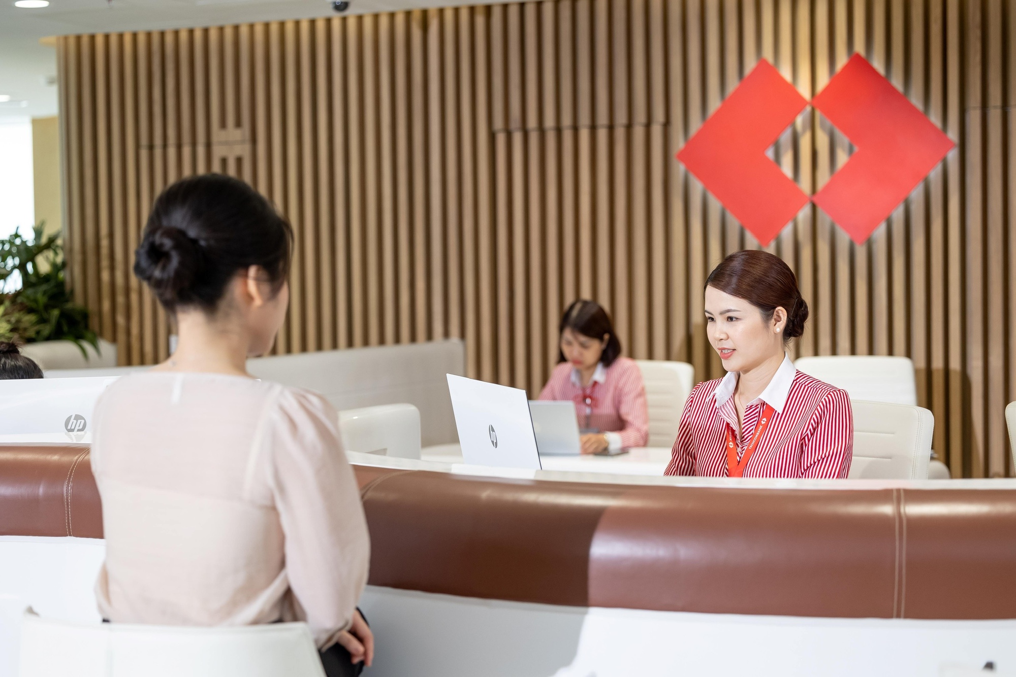 Techcombank giảm lãi suất cho vay đến 2%, triển khai gói tín dụng 40.000 tỷ đồng