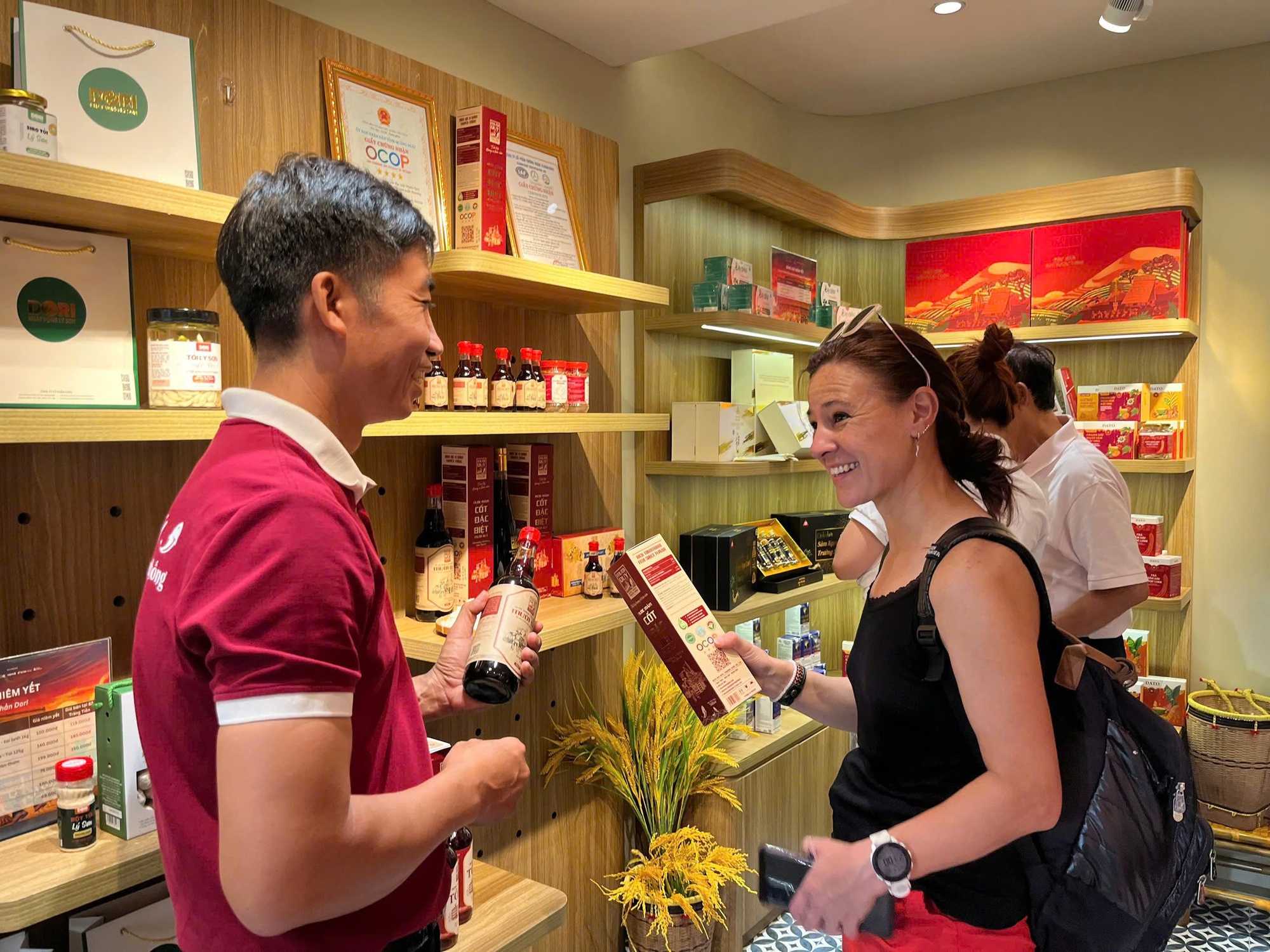 'Bài ca Tây Nguyên' mang đặc sản Gia Lai, Quảng Ngãi đến với người dân Thủ đô- Ảnh 1.