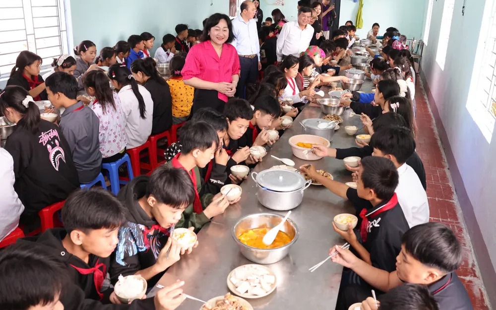 Đề xuất bổ sung chính sách ăn trưa, tăng cơ hội tiếp cận hỗ trợ cho học sinh vùng khó khăn