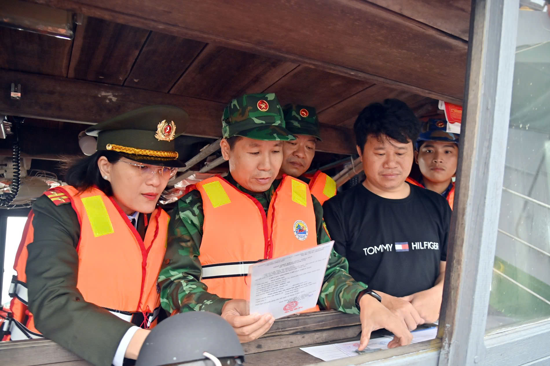 Biên phòng sát cánh cùng ngư dân gỡ 'thẻ vàng' IUU - Ảnh 8.