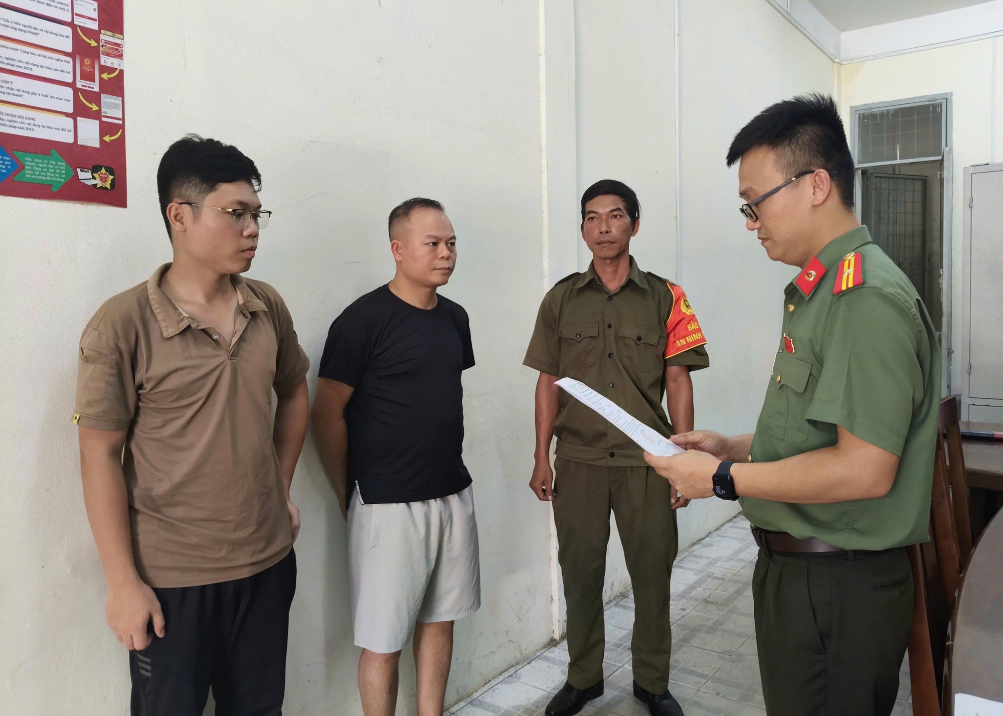 Triệt phá đường dây rửa tiền 700 tỷ đồng qua đổi tiền điện tử USDT - Ảnh 1.
