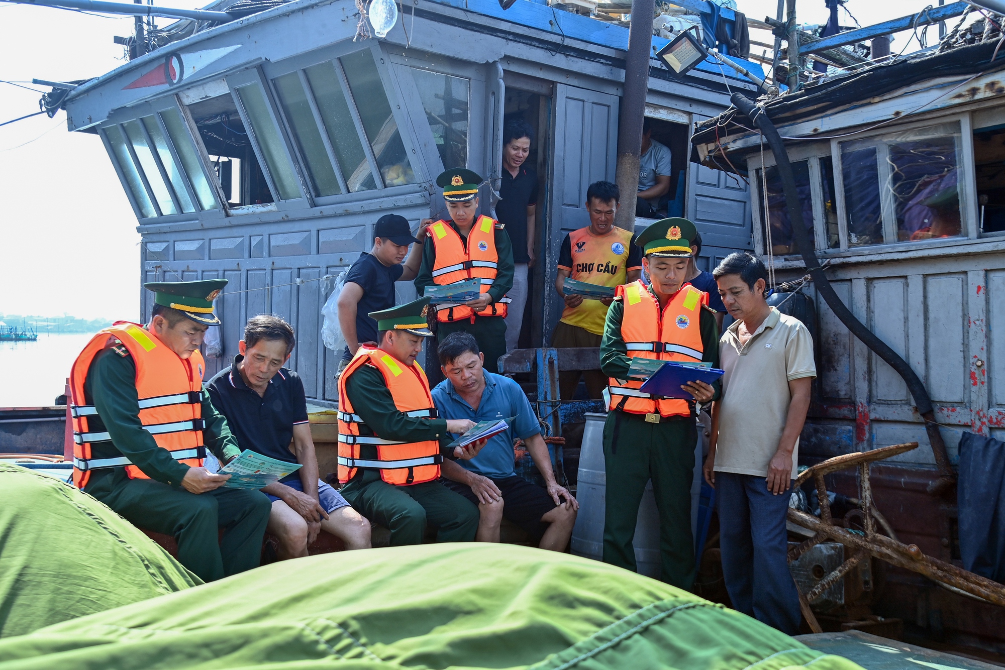 Biên phòng sát cánh cùng ngư dân gỡ 'thẻ vàng' IUU - Ảnh 5.