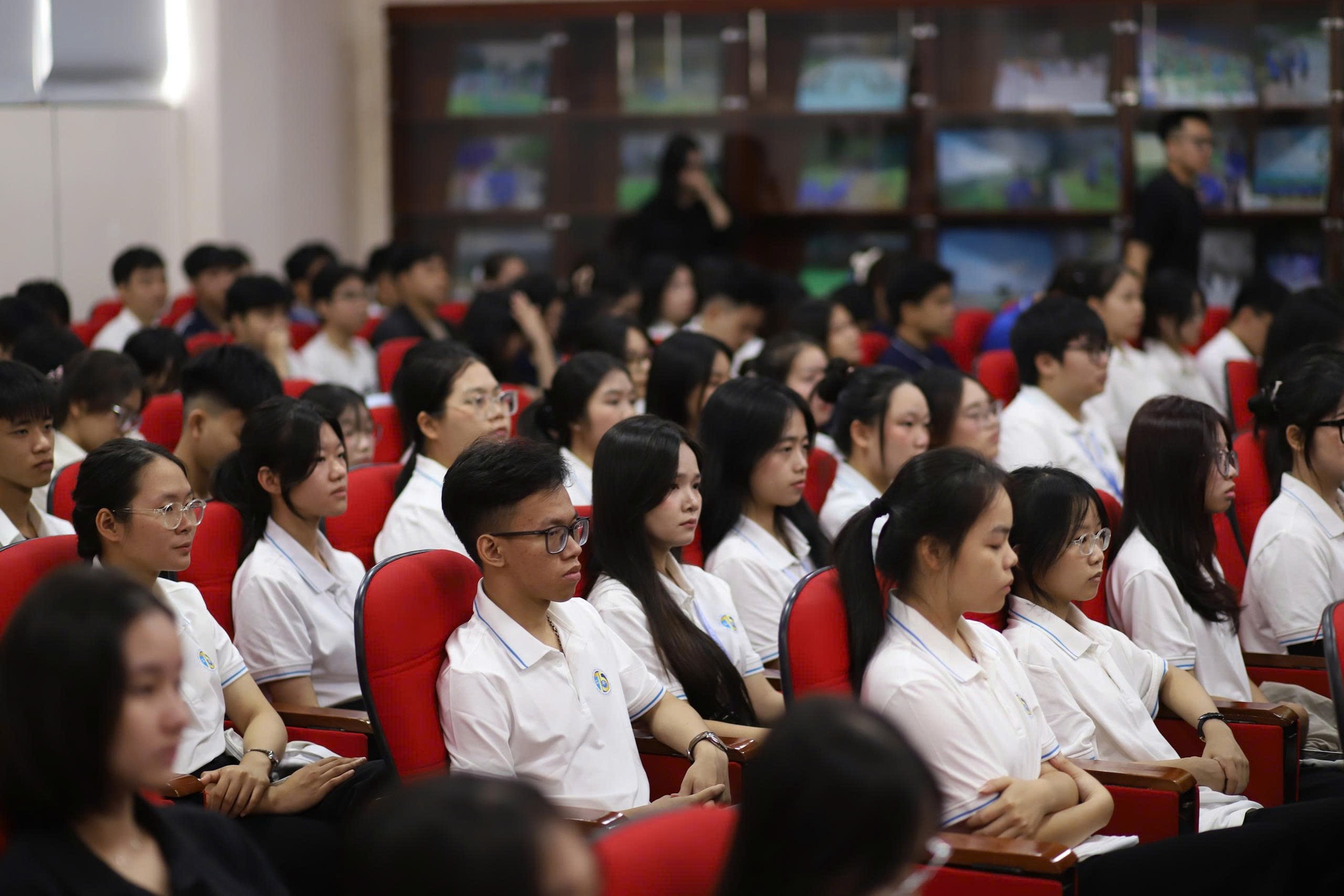 Phát động vai trò tiên phong của sinh viên trong phòng, chống lừa đảo trực tuyến - Ảnh 2.