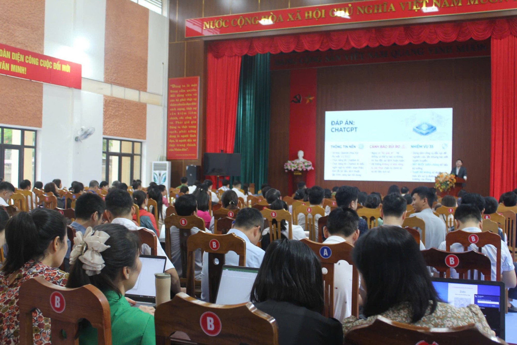 Chuyển đổi số: Quét mã QR, kết nối tiếng nói người dân - Ảnh 3.