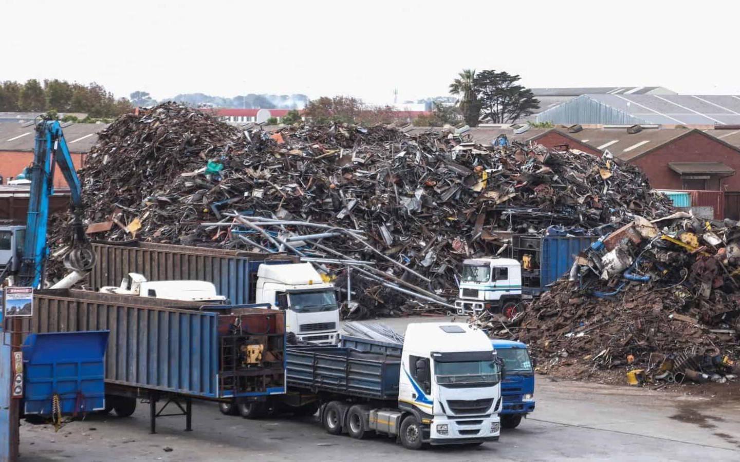 Bên bán phế liệu có phải lưu giấy phép môi trường của bên mua?