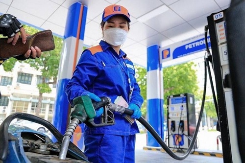 Giá xăng giảm - Ảnh 1.