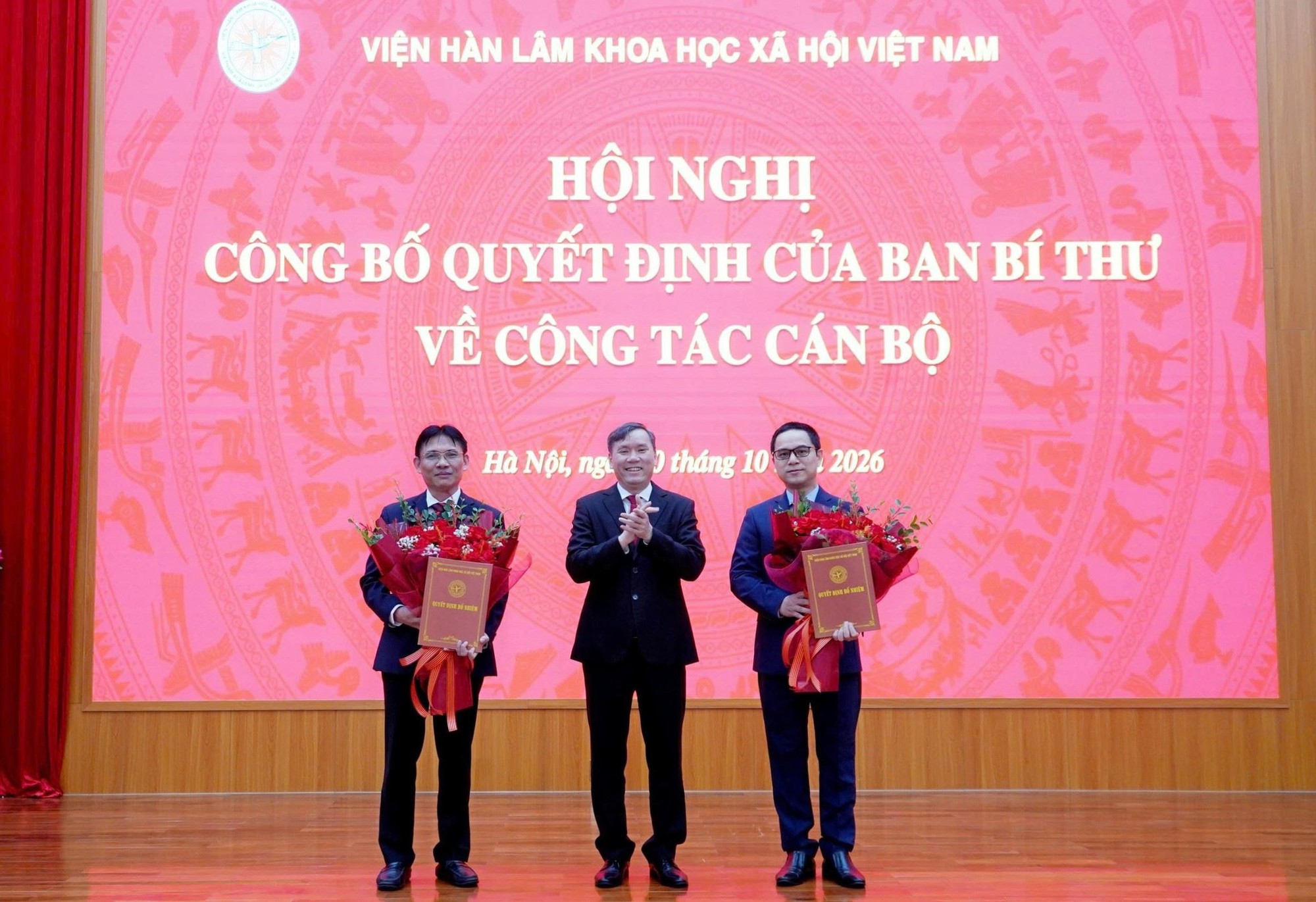 Công bố quyết định của Ban Bí thư về công tác cán bộ tại Viện Hàn lâm Khoa học xã hội Việt Nam - Ảnh 1.