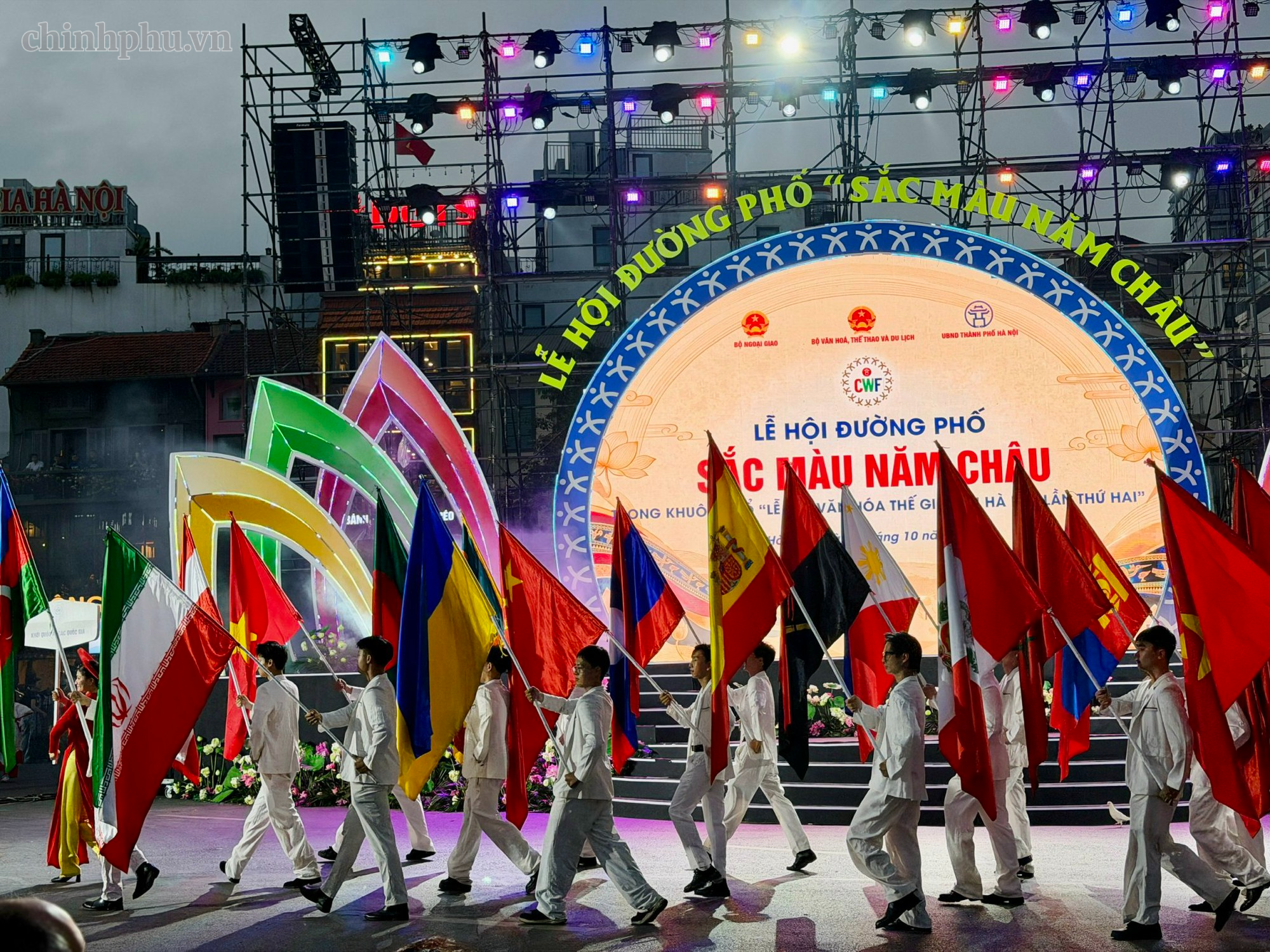 Lễ hội đường phố 'Sắc màu năm châu': Nơi sắc màu văn hóa đa quốc gia hội tụ- Ảnh 2.