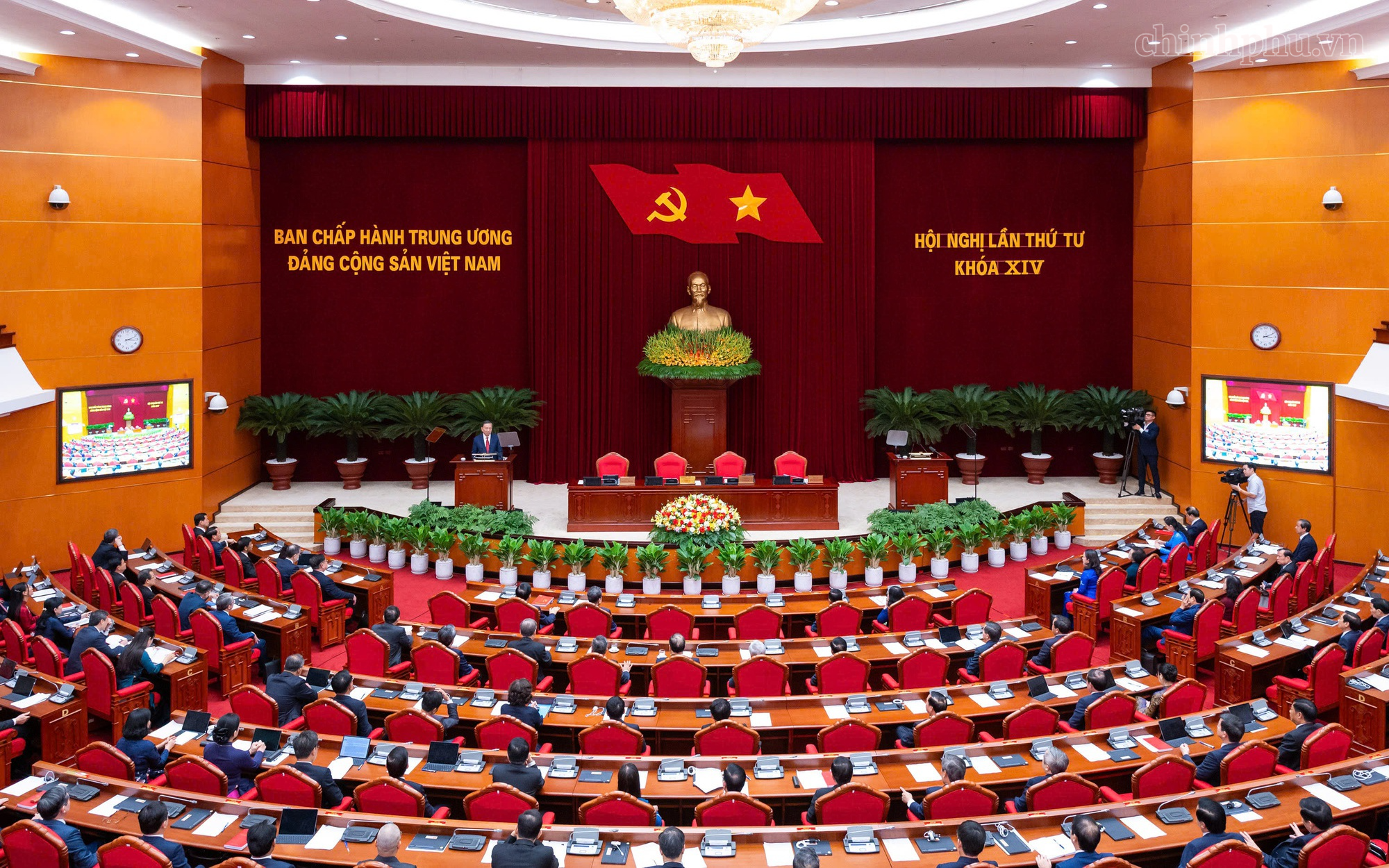 Thông báo Hội nghị lần thứ tư Ban Chấp hành Trung ương Đảng khóa XIV