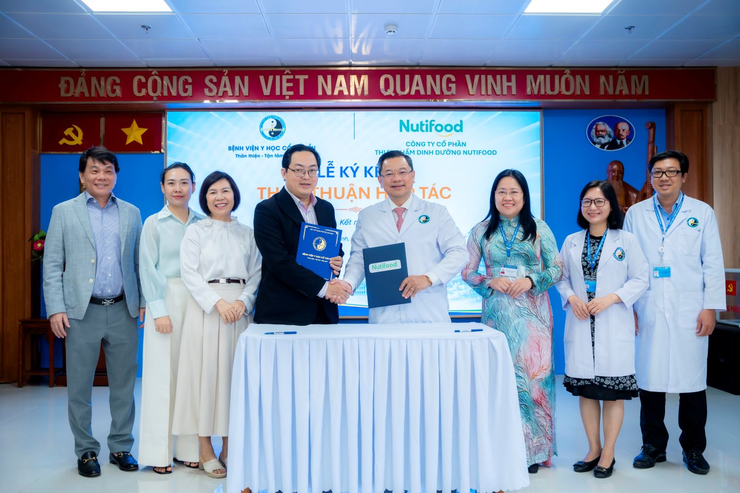 Nutifood và Bệnh viện Y học cổ truyền TPHCM hợp tác phát triển giải pháp dinh dưỡng từ dược liệu Việt- Ảnh 2.