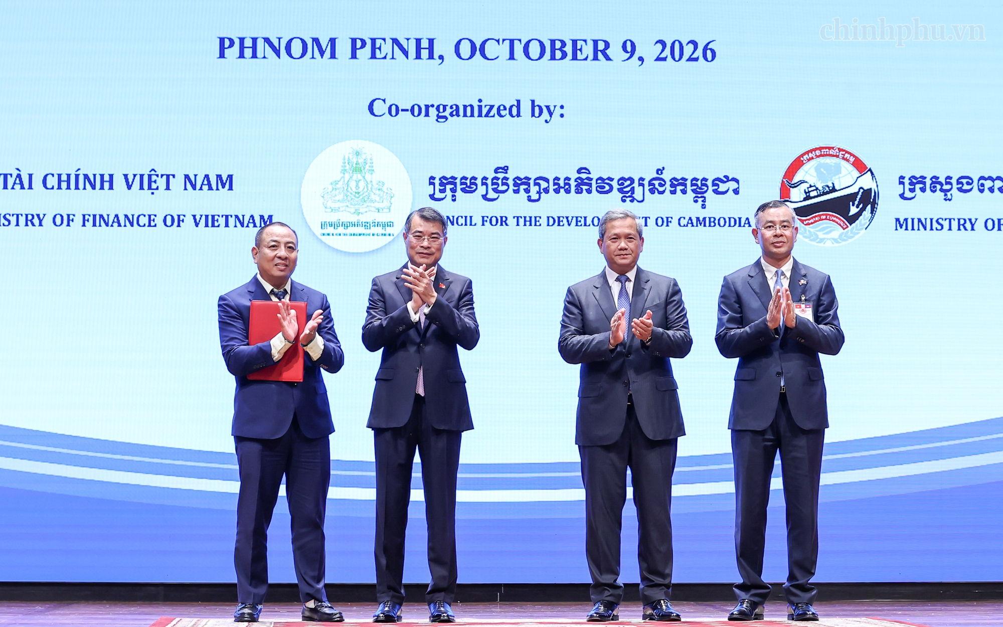 Hai Thủ tướng Việt Nam – Campuchia: Đưa hợp tác kinh tế lên tầm cao mới