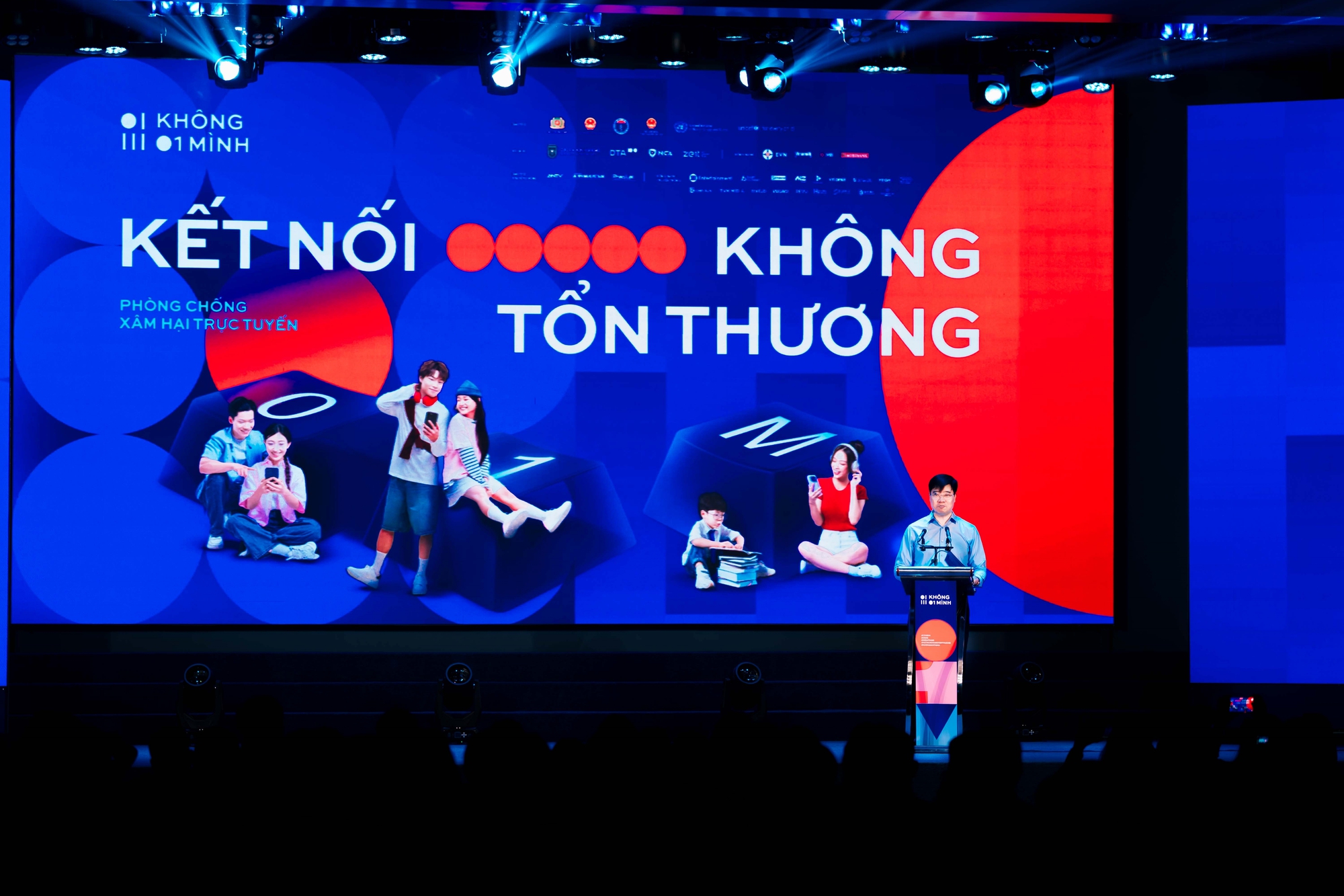 Khởi động chiến dịch 'Không Một Mình 2026': Kết nối không tổn thương, để trẻ có điểm tựa trên môi trường số- Ảnh 1.