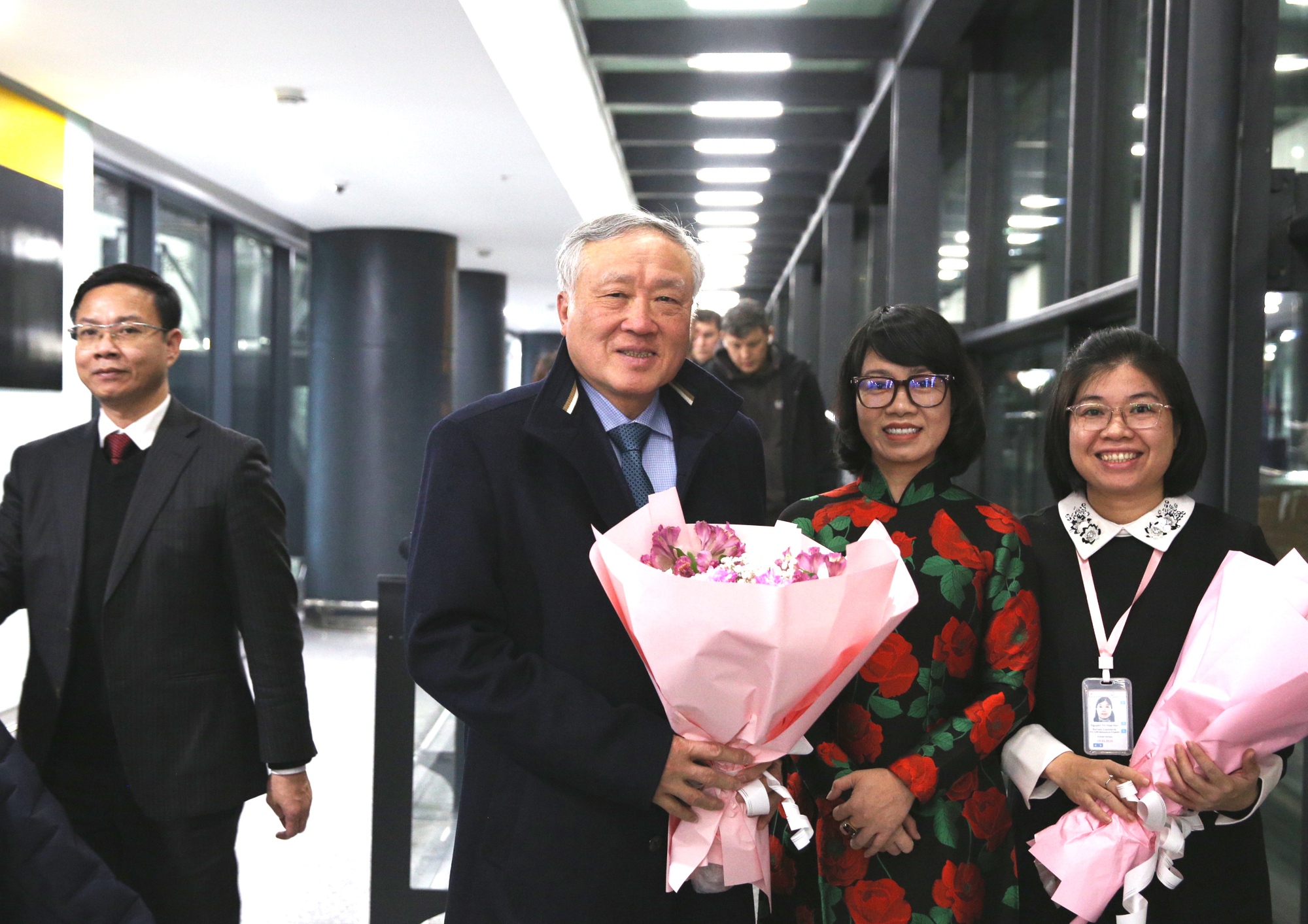 Phó Thủ tướng Thường trực Nguyễn Hoà Bình bắt đầu chuyến thăm làm việc tại Kazakhstan- Ảnh 4. Phó Thủ tướng Thường trực Nguyễn Hoà Bình bắt đầu chuyến thăm làm việc tại Kazakhstan- Ảnh 4.