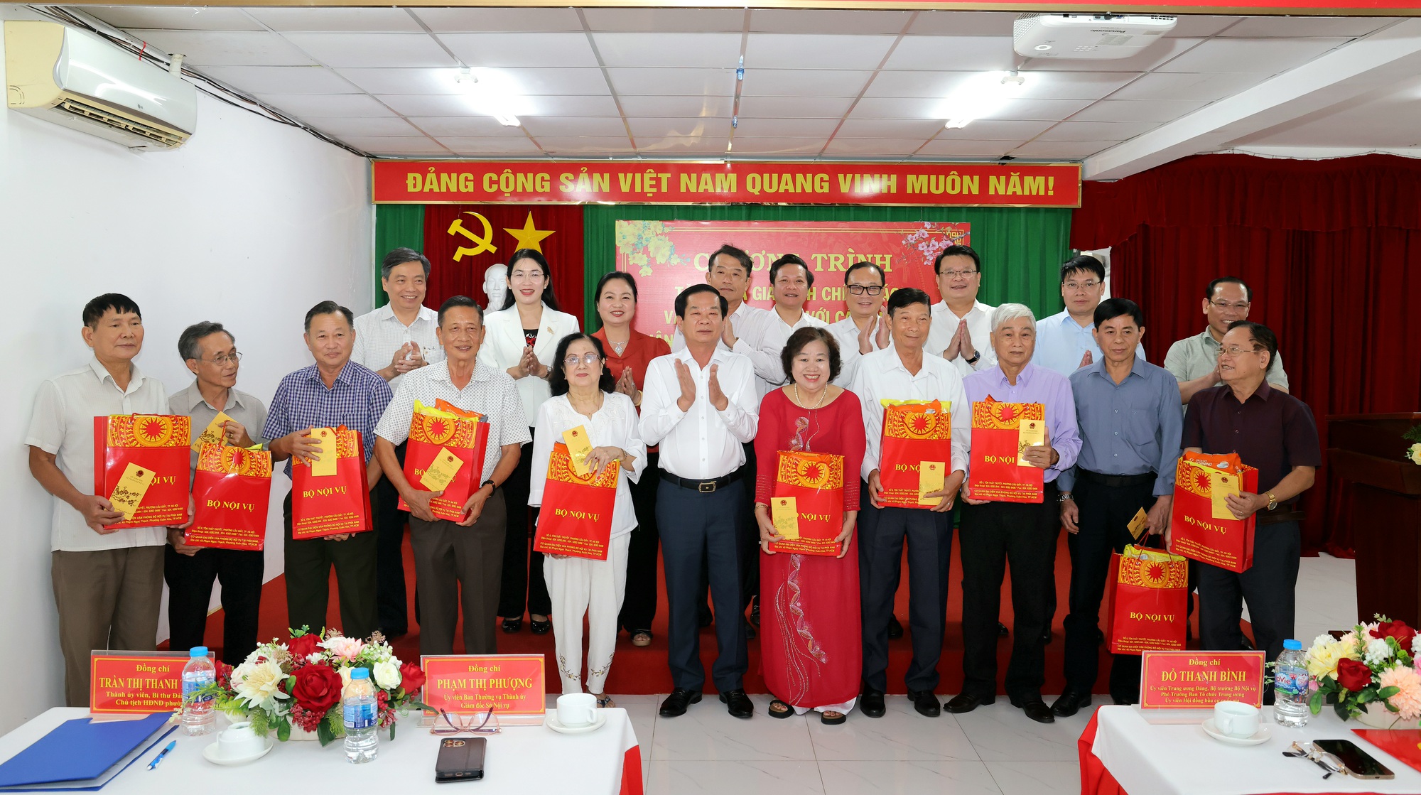 Bộ trưởng Bộ Nội vụ: Chăm lo người có công là trách nhiệm, đạo lý của toàn xã hội- Ảnh 1.