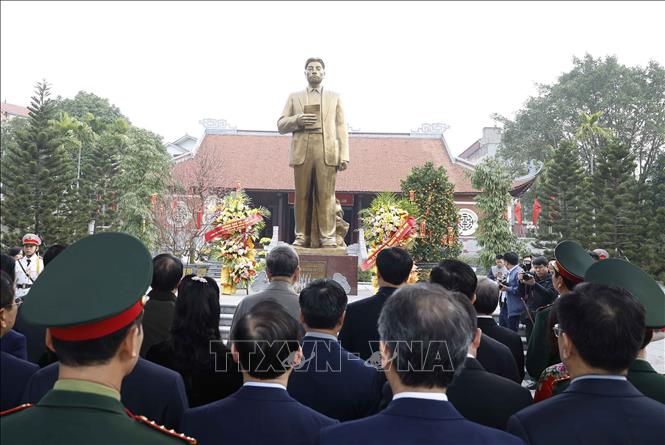 Tổng Bí thư Tô Lâm dâng hương tưởng niệm các đồng chí lãnh đạo tiền bối- Ảnh 1.