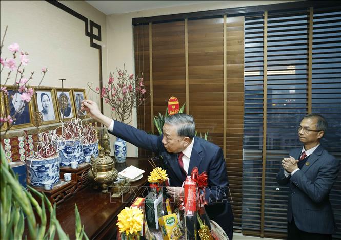 Tổng Bí thư Tô Lâm thắp hương tưởng nhớ các đồng chí lãnh đạo Đảng, Nhà nước- Ảnh 1.