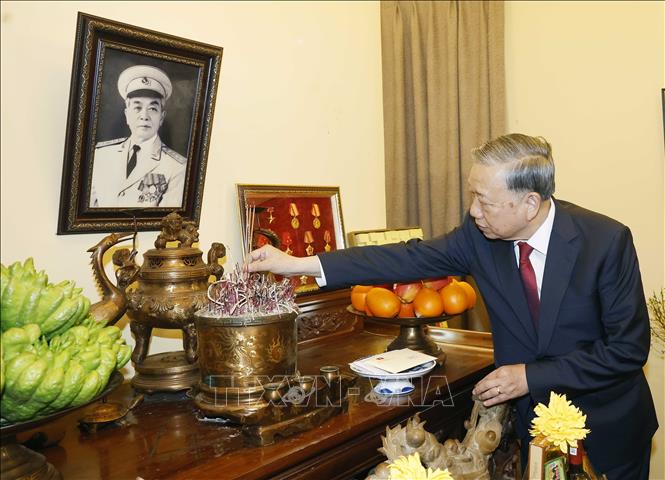 Tổng Bí thư Tô Lâm thắp hương tưởng nhớ các đồng chí lãnh đạo Đảng, Nhà nước- Ảnh 13.