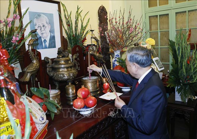 Tổng Bí thư Tô Lâm thắp hương tưởng nhớ các đồng chí lãnh đạo Đảng, Nhà nước- Ảnh 3.