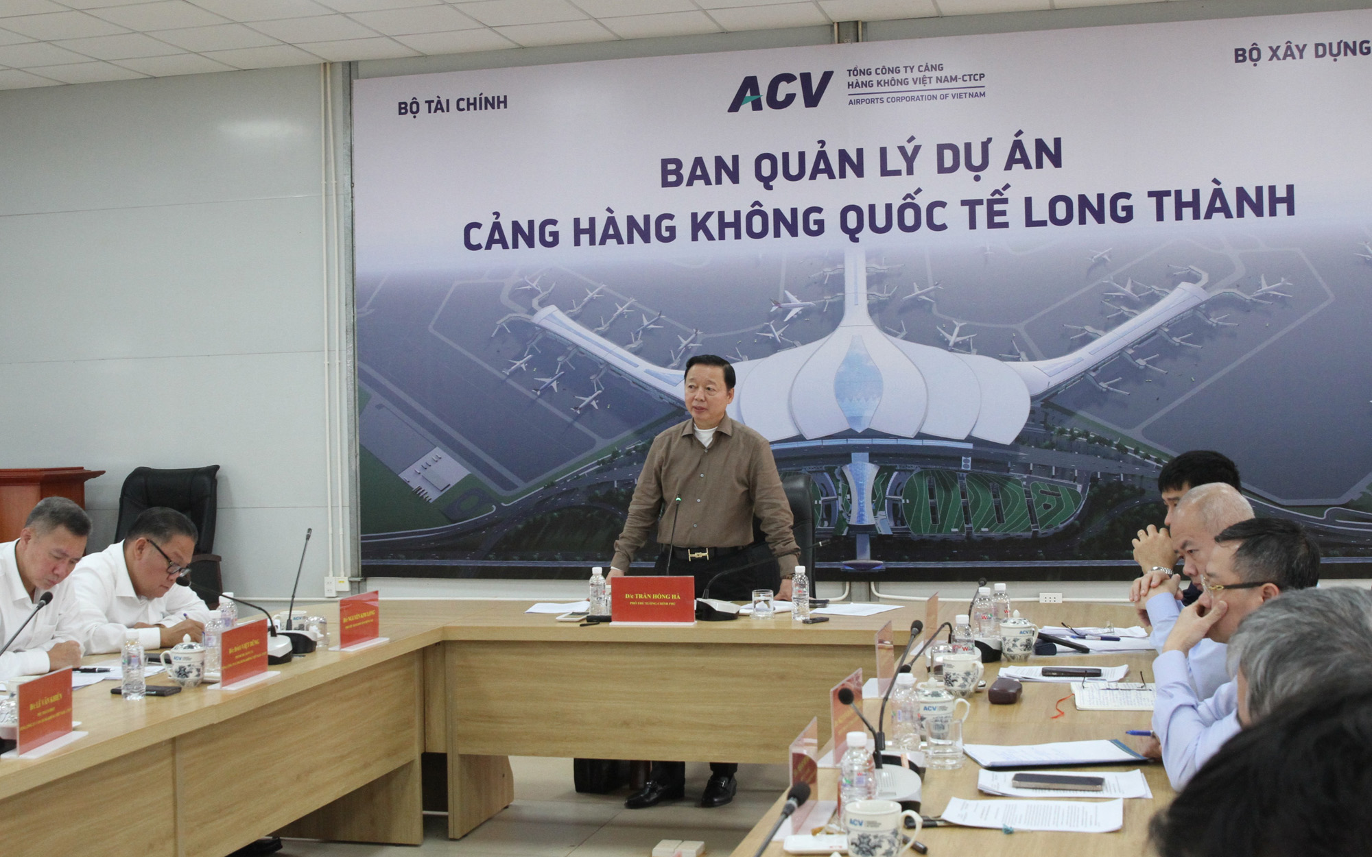 Phó Thủ tướng Trần Hồng Hà động viên, chúc Tết người lao động trên công trường sân bay Long Thành- Ảnh 5.