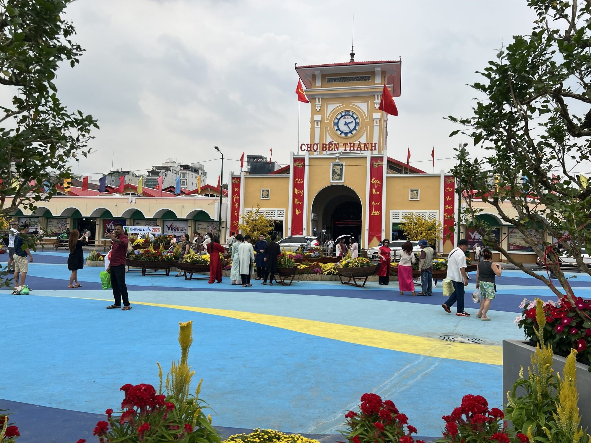 Một vòng TPHCM rộn ràng hương Tết, sắc Xuân- Ảnh 4.