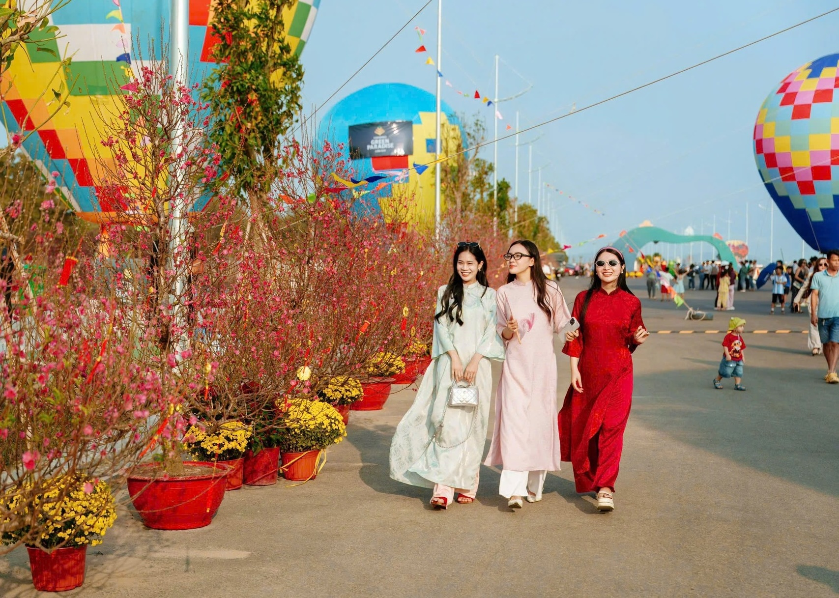 Một vòng TPHCM rộn ràng hương Tết, sắc Xuân- Ảnh 8.