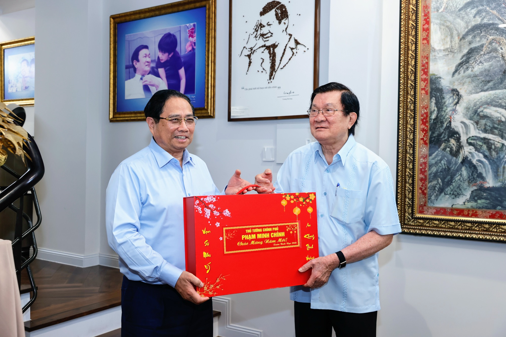 Thủ tướng Phạm Minh Chính dâng hương các cố lãnh đạo Đảng, Nhà nước và thăm, chúc Tết nguyên lãnh đạo Đảng, Nhà nước- Ảnh 9.