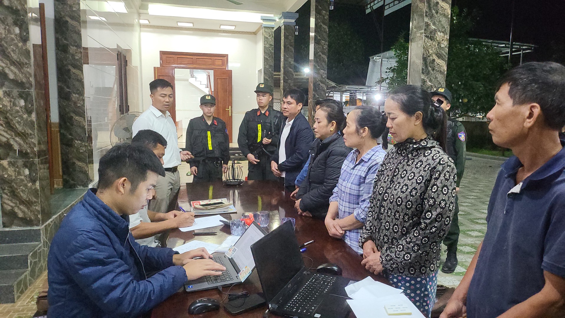 Triệt phá cơ sở sản xuất, buôn bán thuốc đông y giả, thu giữ hơn 2 tấn tang vật- Ảnh 1.