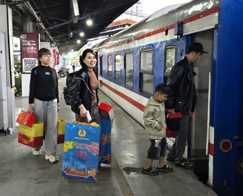 'Tết ấm' đến với người lao động- Ảnh 1. 'Tết ấm' đến với người lao động- Ảnh 1.