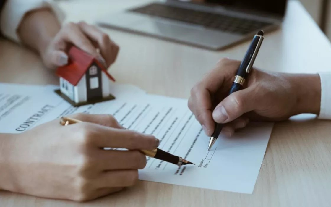 Không giữ sổ đỏ khi mua đất, có sang tên được không?