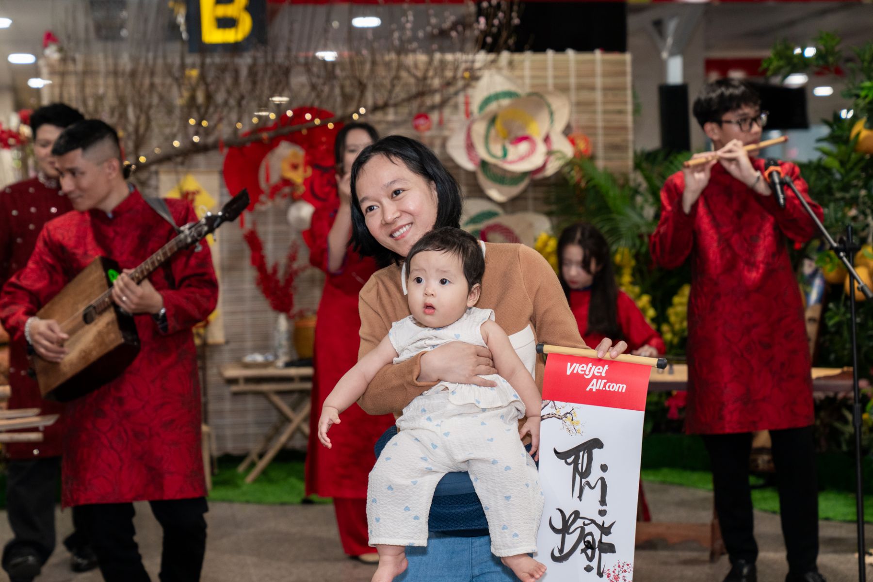 Giữ an toàn những chuyến bay sum vầy- Ảnh 5. Giữ an toàn những chuyến bay sum vầy- Ảnh 5.