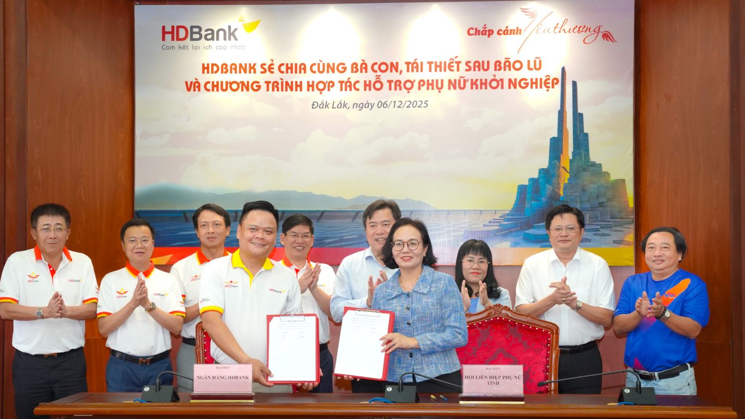HDBank đẩy mạnh gói vay ưu đãi 12.000 tỷ đồng để đồng hành với người dân phục hồi sau lũ, an tâm đón Tết- Ảnh 1.