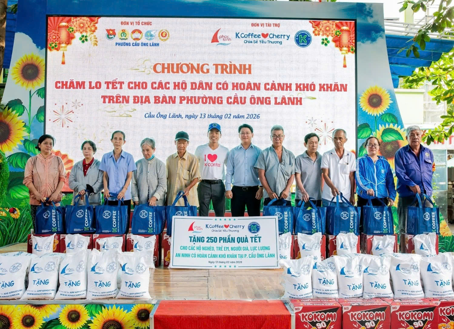 Phúc Sinh và K Coffee trao 750 phần quà, 130 triệu đồng chia sẻ yêu thương dịp Tết 2026- Ảnh 1. Phúc Sinh và K Coffee trao 750 phần quà, 130 triệu đồng chia sẻ yêu thương dịp Tết 2026- Ảnh 1.