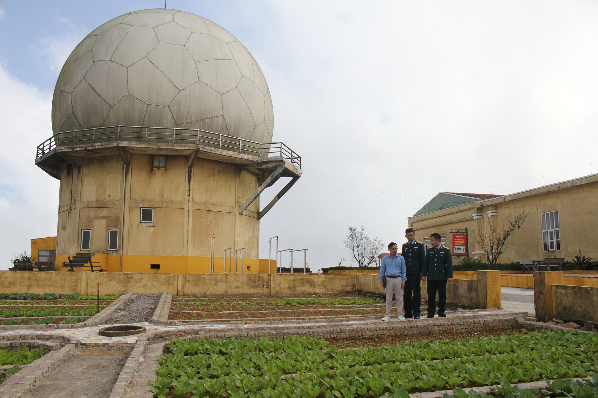 'Mắt thần' không ngủ trên đỉnh Sơn Trà- Ảnh 2.