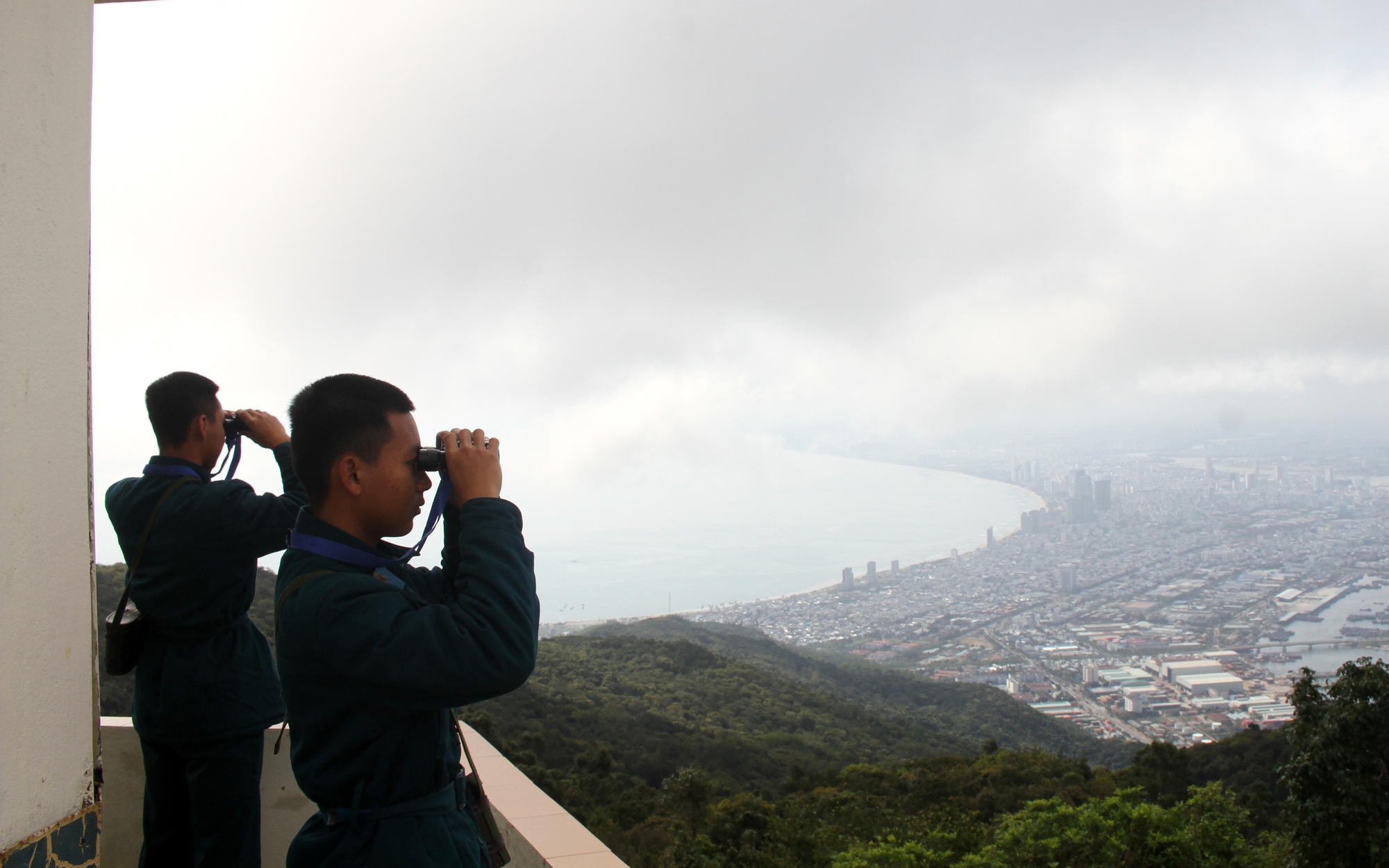 'Mắt thần' không ngủ trên đỉnh Sơn Trà