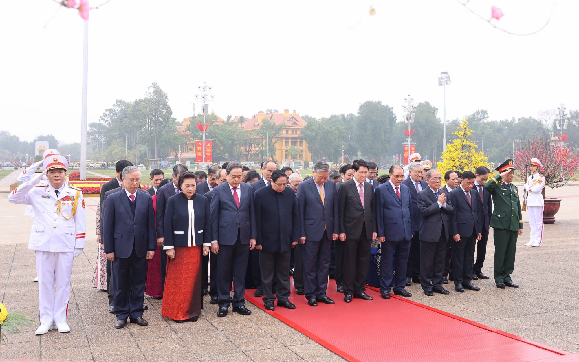 Lãnh đạo Đảng, Nhà nước vào Lăng viếng Chủ tịch Hồ Chí Minh nhân dịp Tết Nguyên đán Bính Ngọ