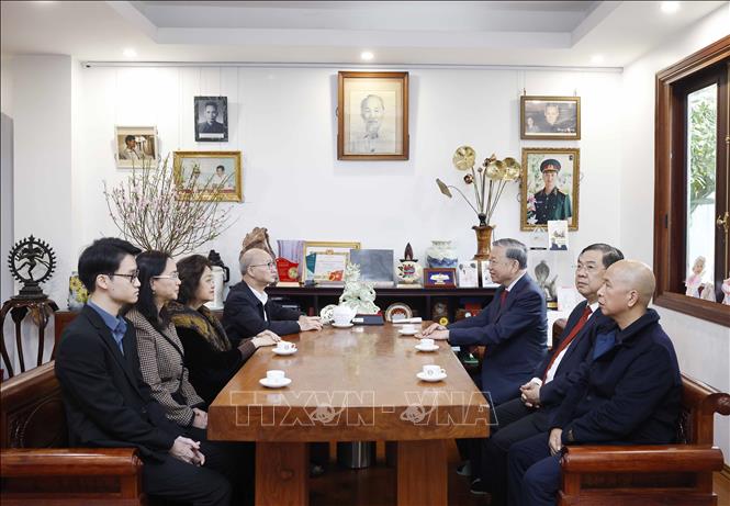 Tổng Bí thư Tô Lâm dâng hương tưởng niệm Thủ tướng Phạm Văn Đồng- Ảnh 2. Tổng Bí thư Tô Lâm dâng hương tưởng niệm Thủ tướng Phạm Văn Đồng- Ảnh 2.