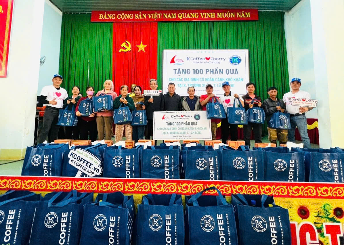 Phúc Sinh và K Coffee trao 750 phần quà, 130 triệu đồng chia sẻ yêu thương dịp Tết 2026- Ảnh 2. Phúc Sinh và K Coffee trao 750 phần quà, 130 triệu đồng chia sẻ yêu thương dịp Tết 2026- Ảnh 2.