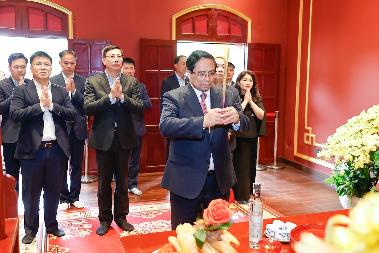 Thủ tướng Phạm Minh Chính dâng hương tại Hoàng thành Thăng Long- Ảnh 3.