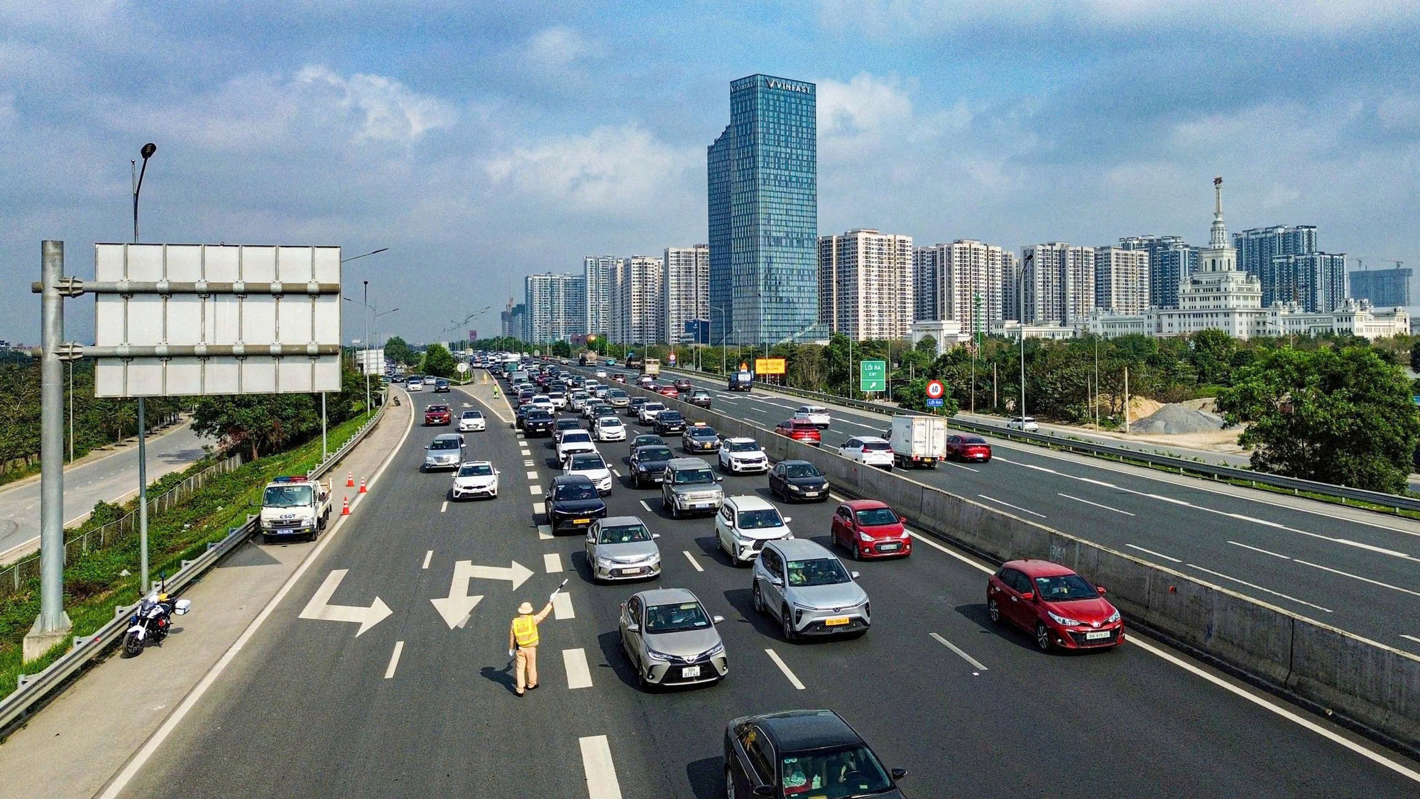 Ngày đầu tiên nghỉ Tết: Tai nạn giao thông giảm cả 3 tiêu chí- Ảnh 1. Ngày đầu tiên nghỉ Tết: Tai nạn giao thông giảm cả 3 tiêu chí- Ảnh 1.