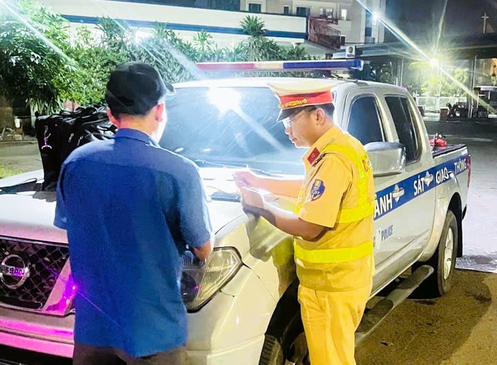 Xử phạt 72 triệu đồng xe khách 'nhồi nhét' thêm 16 người trên tuyến Vũng Tàu - Cần Thơ- Ảnh 1. Xử phạt 72 triệu đồng xe khách 'nhồi nhét' thêm 16 người trên tuyến Vũng Tàu - Cần Thơ- Ảnh 1.