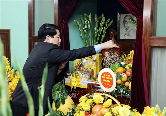 Chủ tịch nước Lương Cường dâng hương tưởng niệm Chủ tịch Hồ Chí Minh- Ảnh 1. Chủ tịch nước Lương Cường dâng hương tưởng niệm Chủ tịch Hồ Chí Minh- Ảnh 1.