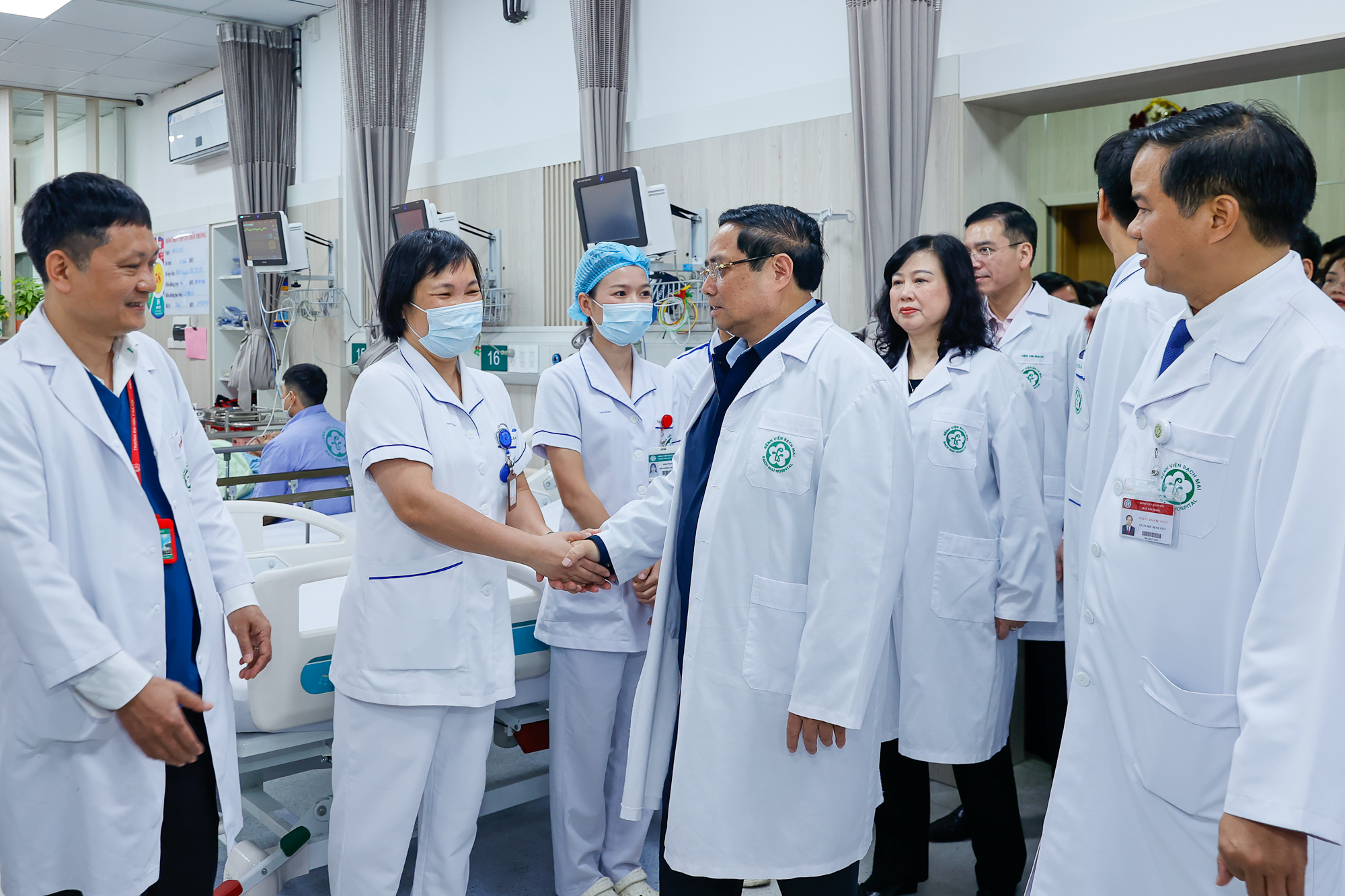 Thủ tướng: Phát huy vai trò các bệnh viện tuyến cuối 'giành giật sự sống, là hy vọng lớn nhất của người bệnh'- Ảnh 2. Thủ tướng: Phát huy vai trò các bệnh viện tuyến cuối 'giành giật sự sống, là hy vọng lớn nhất của người bệnh'- Ảnh 2.