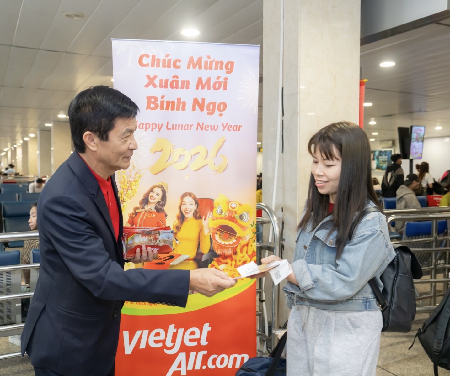 Khách bay cùng Vietjet nhận quà may mắn đầu năm- Ảnh 5. Khách bay cùng Vietjet nhận quà may mắn đầu năm- Ảnh 5.
